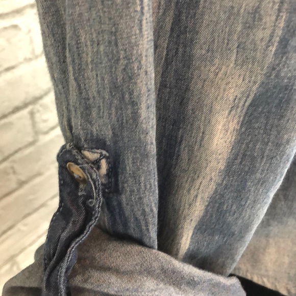 ⚡️Red Tulips crop chambray denim top size XL - Picture 8 of 8